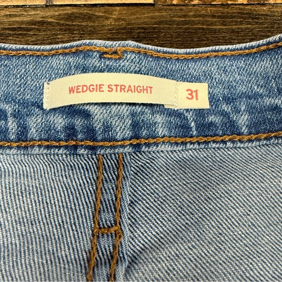 Levi's® Women's High-Rise Wedgie Straight
Cropped Jeans 31 - Picture 4 of 11
